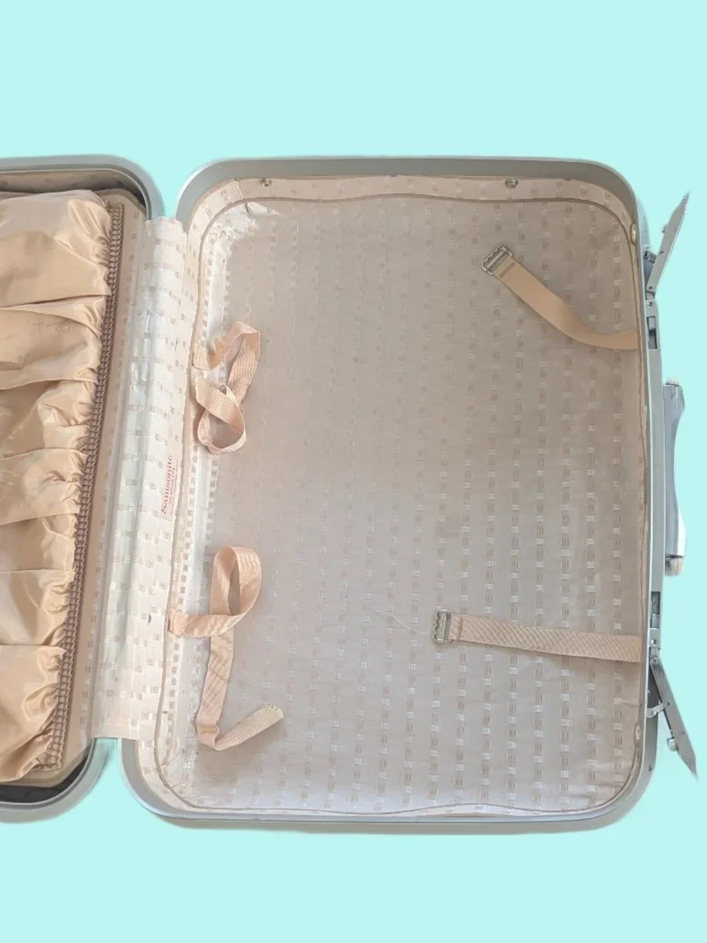 Vintage Samsonite Silhouette White Hardshell Suitcase